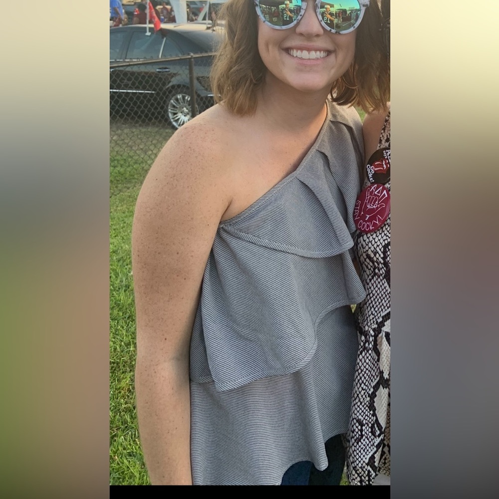 Grey one shoulder boutique top